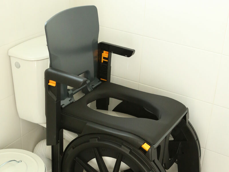 Wheelable vouwbare douche &amp; toilet rolstoel